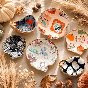 Halloween Ring Dish | Ghost, Pumpkin & Skull Oyster Shells | Fall Trinket Tray | Spooky Cottage Decor | Coastal Halloween