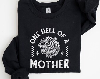 Sweatshirt unique, chemise maman badass, col rond drôle de vie de maman, pull maman sauvage, t-shirt esthétique pour maman rocker, t-shirt cadeau maman, U479