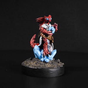 Statua in resina dei principi di cristallo dipinta a mano: oggetto da collezione in resina stampata in 3D