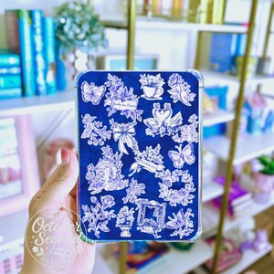 Reversible Kindle Case Insert, Blue Toile Bookworm Sticker Collage and Chinoiserie Floral, Paperwhite Scribe image 3