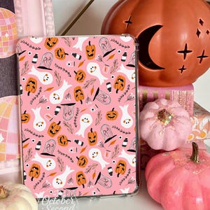 Reversible Kindle Case Insert, Haunted Dollhouse Pink Halloween Collage and Lace Pumpkin Bild 6