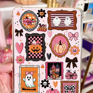 Reversible Kindle Case Insert, Haunted Dollhouse Pink Halloween Collage and Lace Pumpkin Bild 3