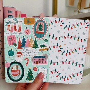 Étui réversible pour liseuse Kindle : ambiance pastel bohème et joyeuse de Noël image 2