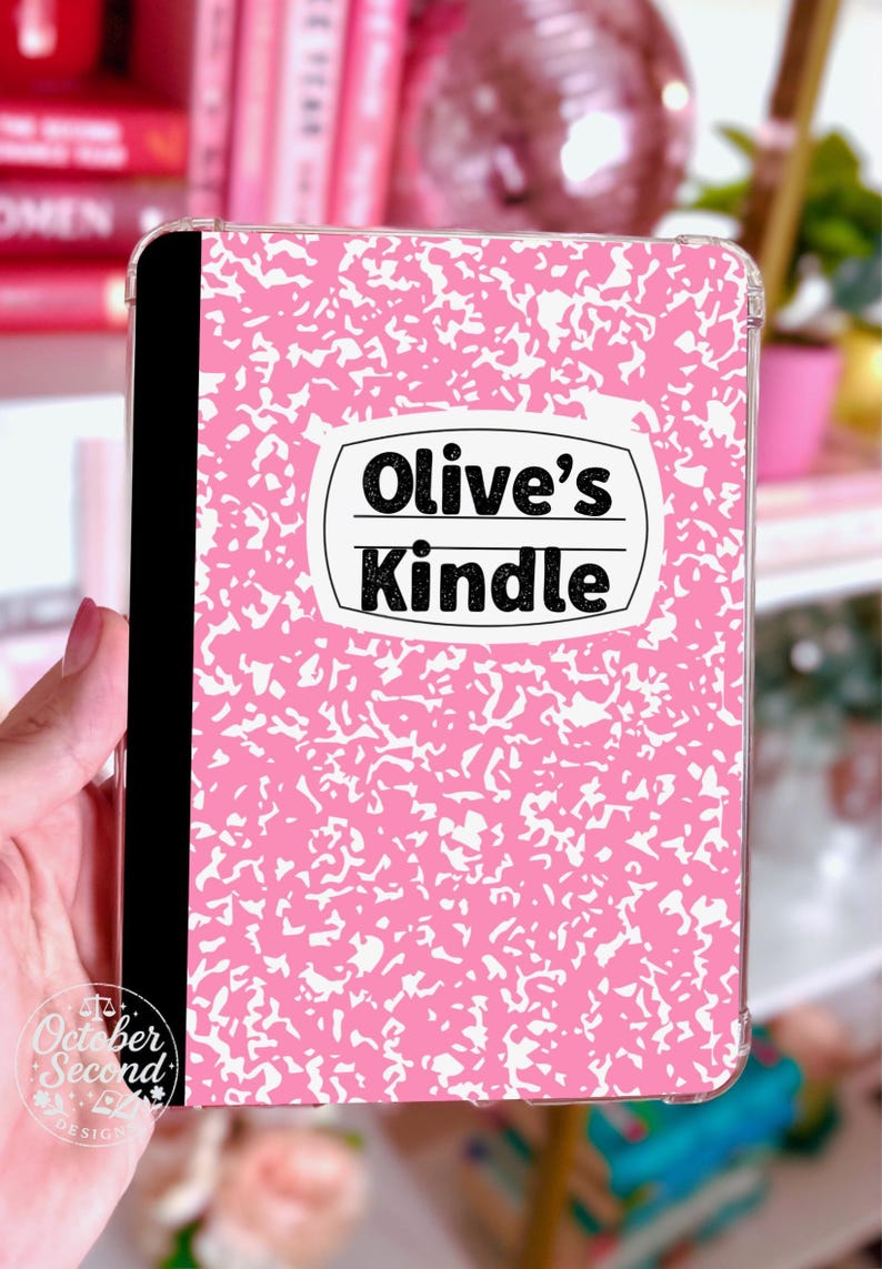 Reversible Kindle Case Insert, Custom Name Pink Composition Notebook & Pink Black Checker zdjęcie 2