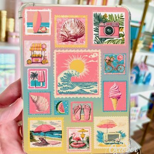 Reversible Kindle Case Insert, Vintage Beach Postcard Stamp Collage, Pink Coastal Bild 3