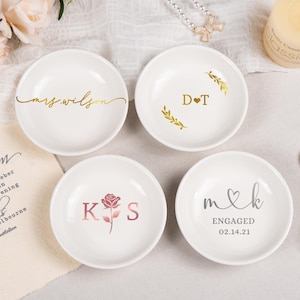 Bandeja personalizada para joias, porta-anéis de cerâmica personalizado, prato para anéis com nome, presente para pedido de madrinha, casamento e aniversário. imagem 2