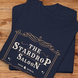 Shirt Stardew Valley, Pelican Town, Stardrop Saloon Cozy Gamer-cadeau