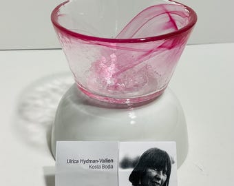 Kosta Boda MINE Ulrica Hydman-Vallien Hand Made Pink Swirl Glass Bowl Sweden