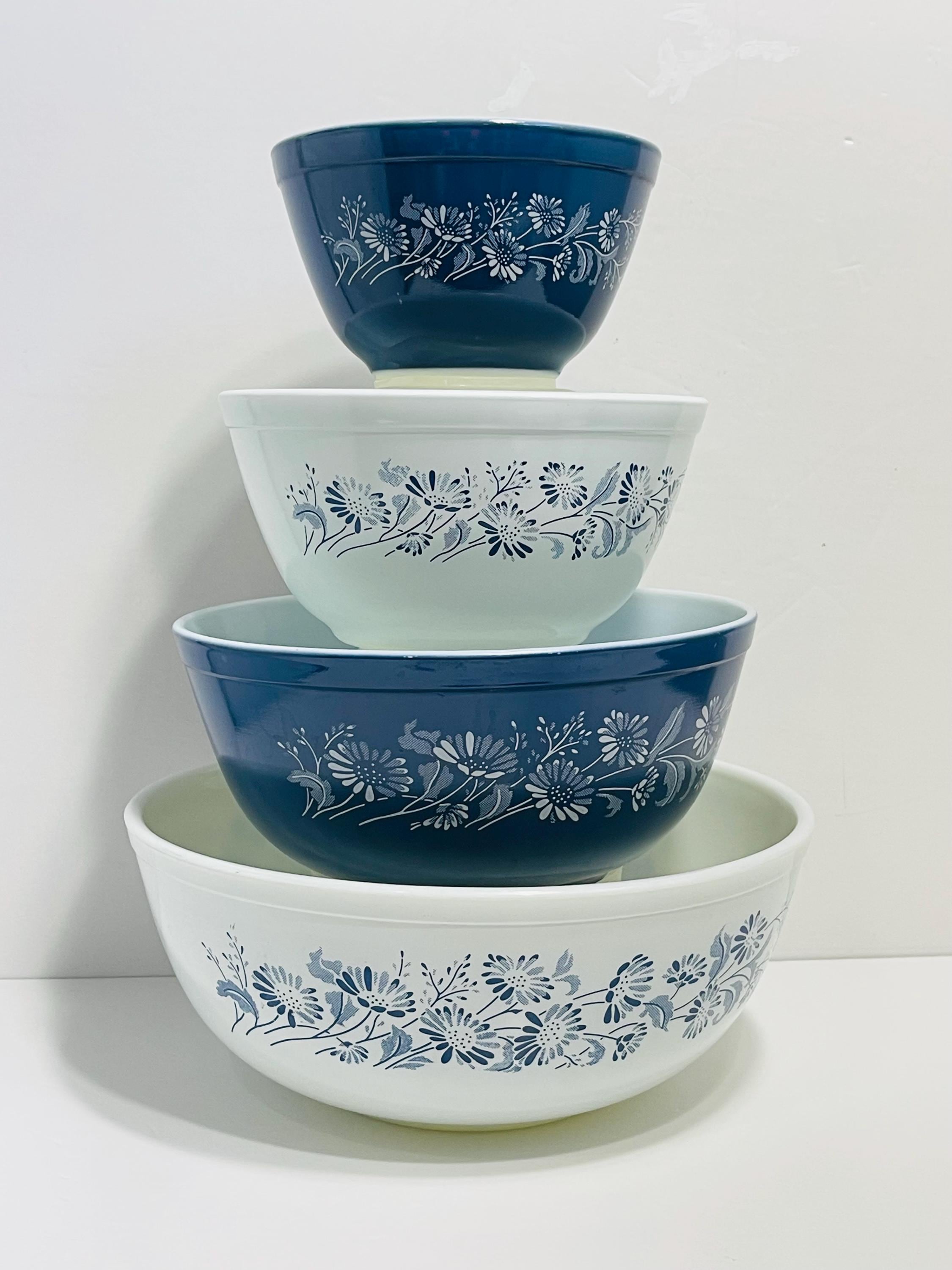 Vintage Pyrex Colonial Mist Mixing Bowls: Blue & White Daisies