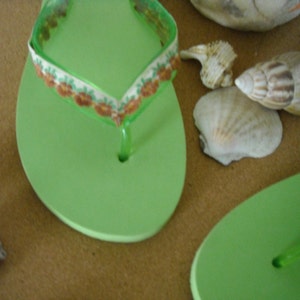Woman&#39;s Sandals/Flip Flops/Lime Flip Flops/Cruise Wear/Beach Wear/Summer Gift for Her/Unique Hand Trimmed Flip Flops/Nostalgic Flip Flops