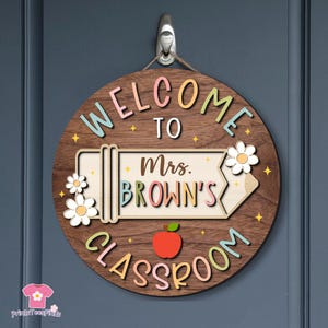 Personalized Teacher Door Sign, Teacher Gifts, Custom Teacher Door Hanger, Back To School, Classroom Decor, Teacher Name Sign, Welcome Sign afbeelding 5