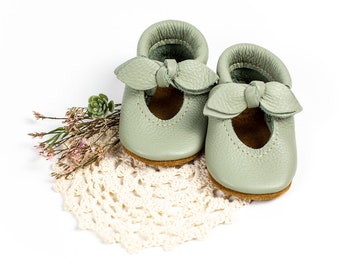 Zapatos BELLA JANES verde té para bebés y niños pequeños