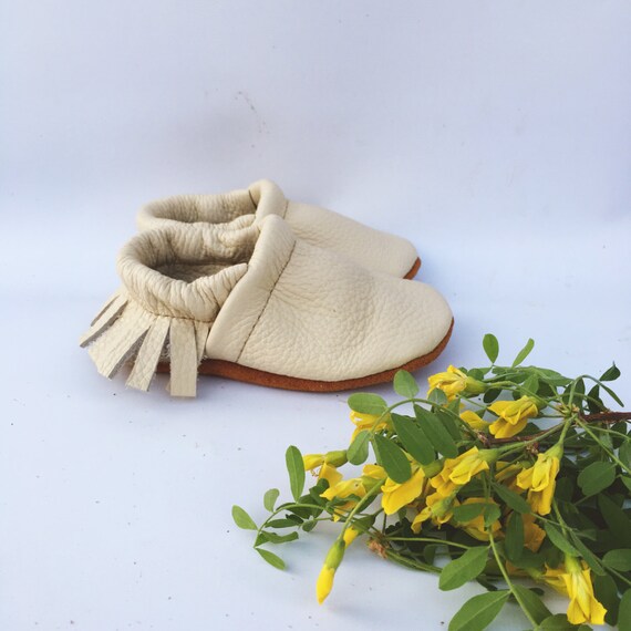 Basics/cream Moccs Fringe Soft Soled Leather Moccasins Shoes Baby