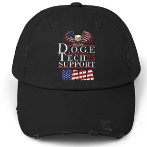 Puede incluir: Gorra de béisbol negra desgastada con un gráfico de águila blanca y el texto "D.O.G.E TECH25 SUPPORT MAGA".