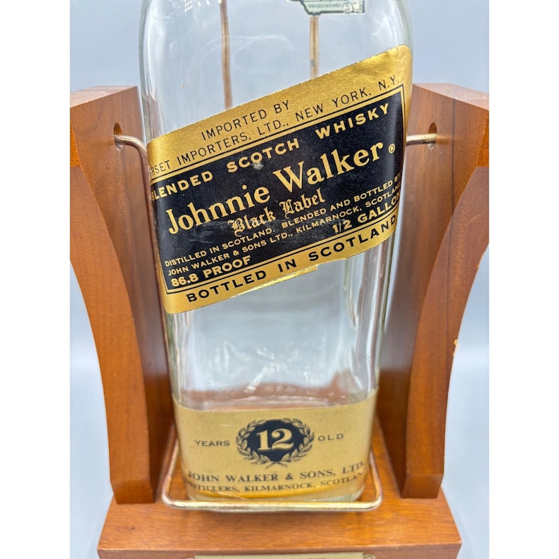 Vintage Johnnie Walker Black Label lege fles houten standaard van 1/2 gallon afbeelding 3