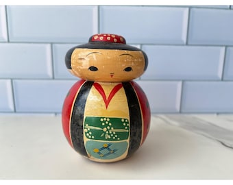 Vintage japansk Kokeshi docka handmålad trä folkkonst mitten av århundradet 10 cm