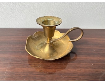 Vintage massief messing kandelaar kandelaar met geschulpte basis lusgreep handvat