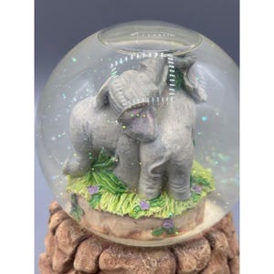 VTG Geboren Frei Elefant Schneekugel Musikalischer Wasserball Glitter Shaker Dekor Bild 6