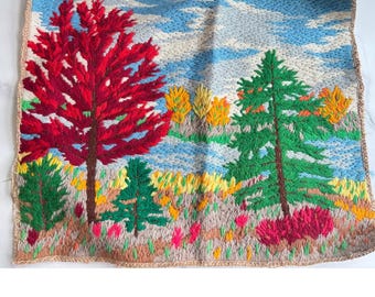 Vintage handgestikte naaldpunt landschap boom scène jute textielkunst 14 x 12
