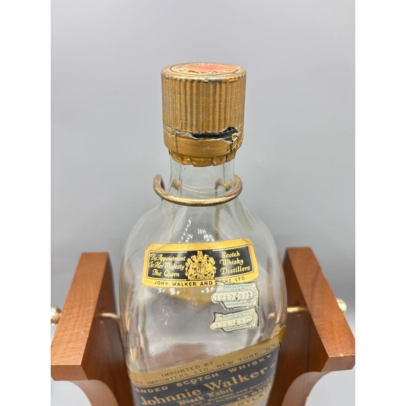 Vintage Johnnie Walker Black Label lege fles houten standaard van 1/2 gallon afbeelding 2