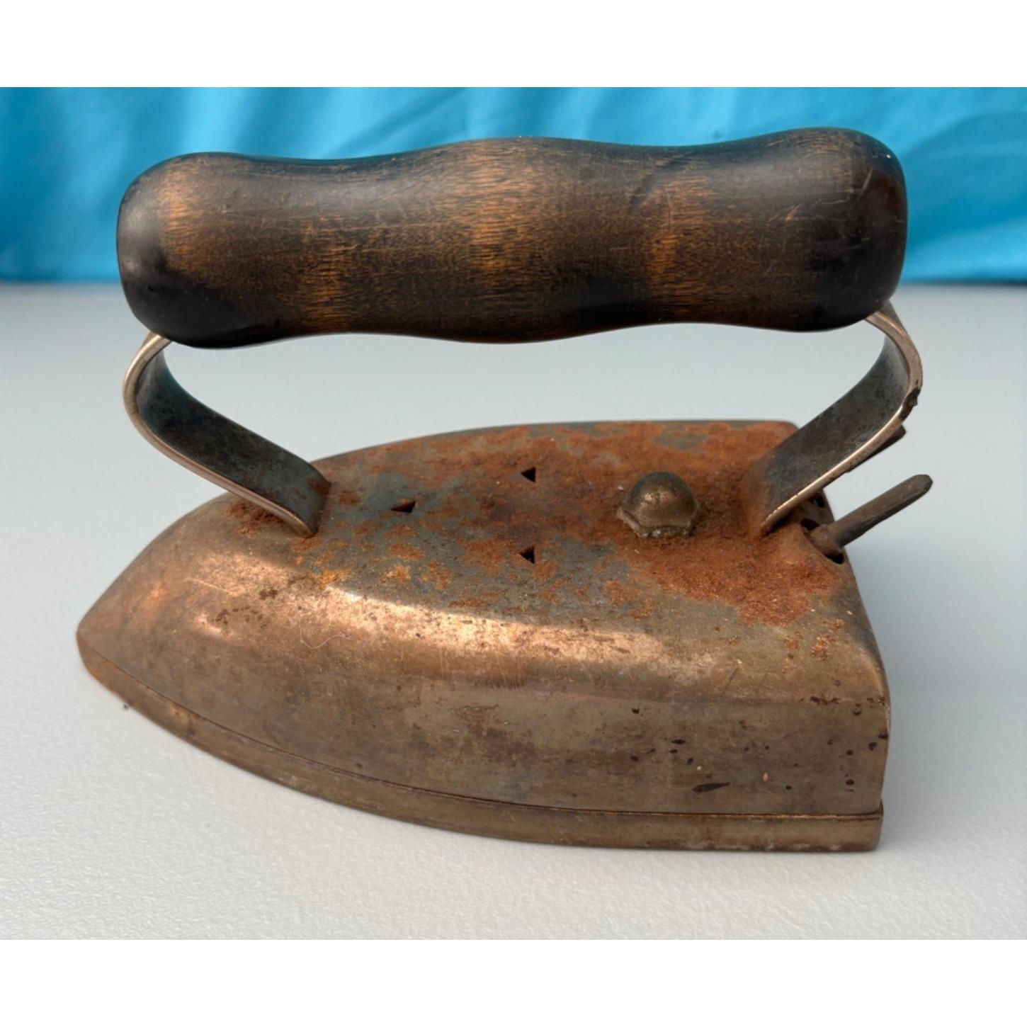 Antique American Beauty 6 1/2 B Metal Iron Wood Handle 105