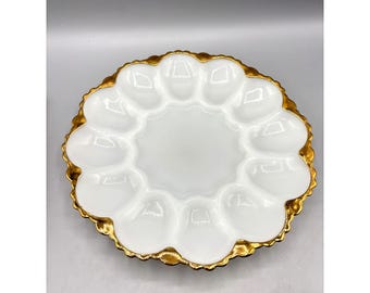 Plato vintage de vidrio opalino para huevos rellenos con borde festoneado incrustado en oro de 22k, 25,4 cm (10").