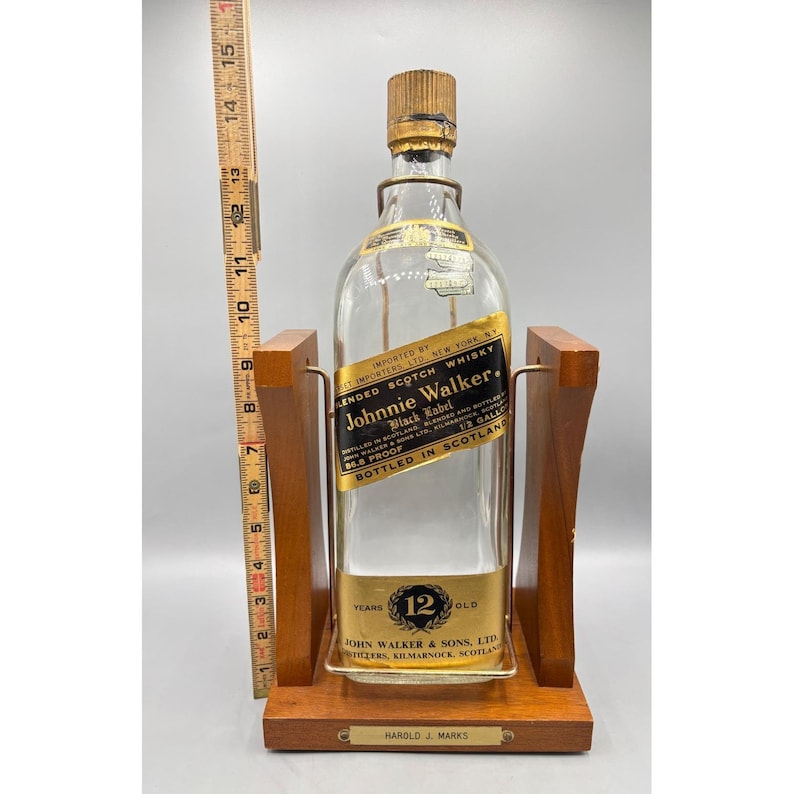 Vintage Johnnie Walker Black Label lege fles houten standaard van 1/2 gallon afbeelding 7