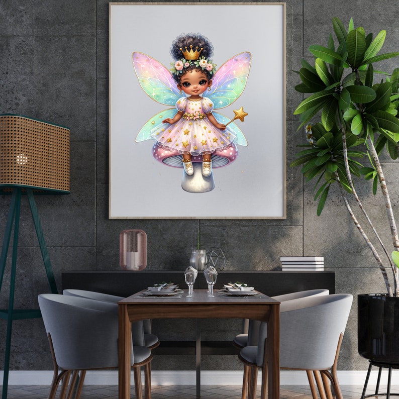 Puede incluir: Una ilustraci&oacute;n digital de un hada con piel morena, que lleva un vestido rosa y blanco, una corona y alas iridiscentes. Est&aacute; sentada en un hongo con una varita de estrella en la mano.