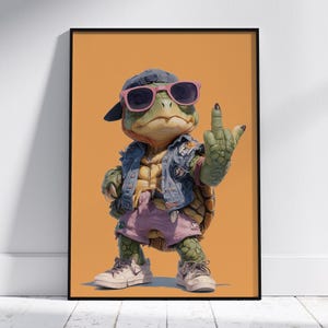 Könnte beinhalten: Gerahmter Kunstdruck mit einer Zeichentrickschildkröte in einer Jeansjacke, rosa Sonnenbrille und einer Kappe. Die Schildkröte zeigt den Mittelfinger. Der Hintergrund ist orange.