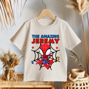 Camiseta de cumpleaños de Spiderman de 2 caras para niño, camiseta de cumpleaños de El Sorprendente Hombre Araña, camiseta de cumpleaños personalizada, viaje de cumpleaños de Disney, camiseta de cumpleaños para niño pequeño imagen 3