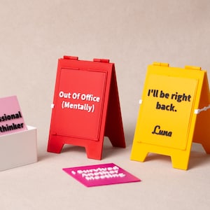 Letreros divertidos y personalizados para escritorio / Letreros reemplazables / Etiquetas de identificación personalizadas impresas en 3D / Decoración de escritorio / Regalos corporativos / Regalo de fin de año