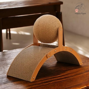Bola rascadora 2 en 1 para gatos, hecha de madera de pino y sisal de primera calidad, protege los muebles y los mantiene entretenidos. Fácil de montar.