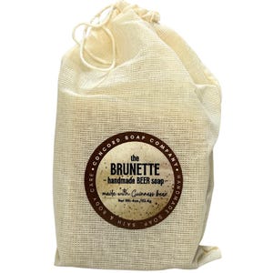 Jabón de cerveza: barra de jabón artesanal de proceso en frío, hecha con Guinness, vegana, ideal para padrinos de boda, Día del Padre, regalo para hombres, amantes de la cerveza, aceite de palma sostenible. imagen 4