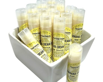Nuevo bálsamo labial en barra con sabor a tarta de crema de plátano – Vegano, sin azúcar, con sabor a postre, cuidado labial hidratante natural hecho a mano, regalo unisex para rellenar calcetines navideños.