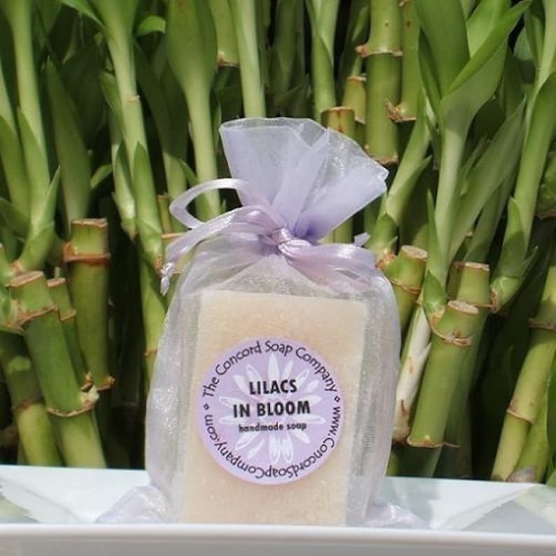 Jabón artesanal en frío Lilacs in Bloom, 113 g, aroma floral, natural, vegano, aceite de palma sostenible, fragante, regalo para ella, flor imagen 2