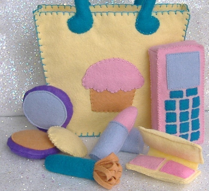 Cupcake Tote Bag Purse with Makeup Accessories Felt PDF Pattern lipstick, blush, brush, compact, cell phone image 1