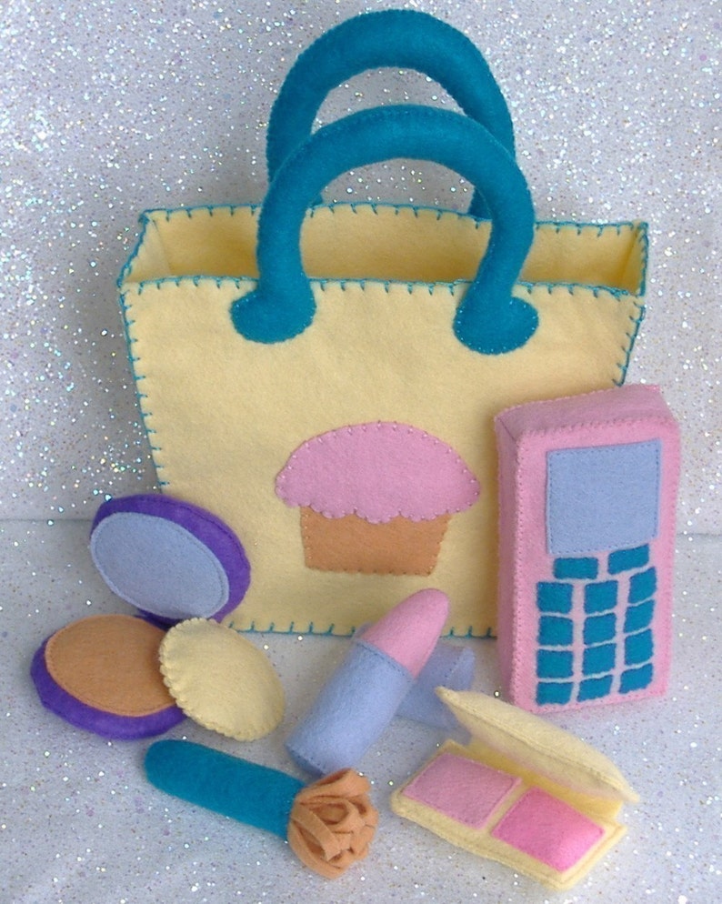 Cupcake Tote Bag Purse with Makeup Accessories Felt PDF Pattern lipstick, blush, brush, compact, cell phone image 3