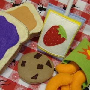 Felt Food Pattern Peanut Butter and Jelly Lunch PDF Pattern image 1