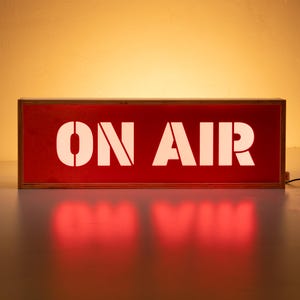 Live On Air Lightbox Sign – Vintage Style Wall or Desk Sign for Studio, Podcast, Door