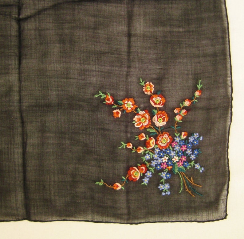 EMBROIDERED HANKIE,Forget me not blue great condition red pink blossoms,app 13 x 13 in