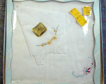 VINTAGE LADIES GIFT Set Two Hankies Embroidered Lace Mint In Box