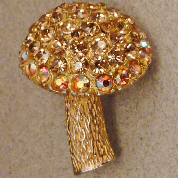 POMERANTZ  BROOCH MUSHROOM Goldtone Pavee Rhinestones Champagne color app 1 x 1