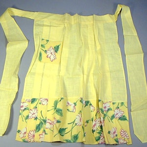 Charming APRON DAISIES Pleated Handcrafted with pocket yellow cotton mint image 1