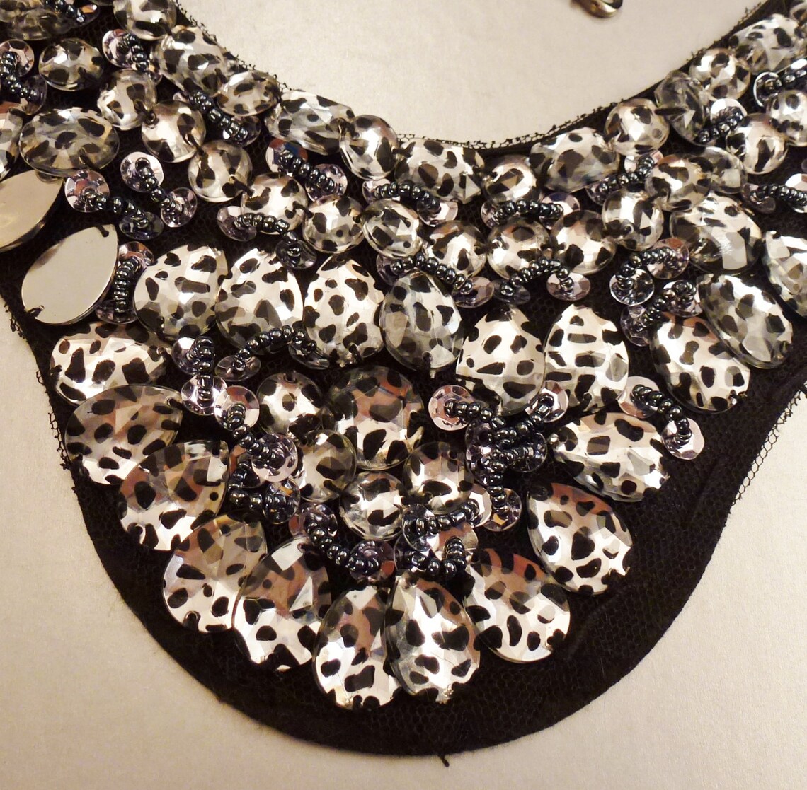 Bea Bib Collar Embroidered Bubble