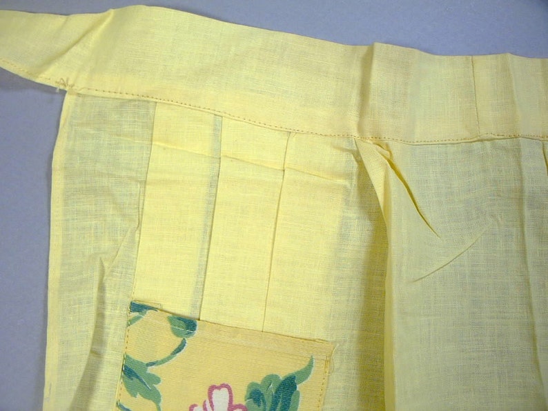 Charming APRON DAISIES Pleated Handcrafted with pocket yellow cotton mint image 4