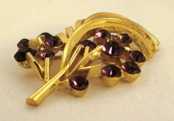 TRIFARI PIN Vintage Brooch  Purple Rhinestones  G… - image 4