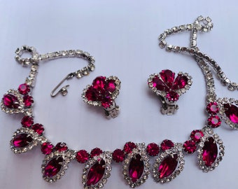 WEISS Art Deco, Demi Parure, Weiss necklace and Earrings set, Hollywood Glamorous, All pcs signed, great condition , app 17 in long