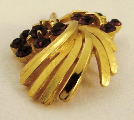 TRIFARI PIN Vintage Brooch  Purple Rhinestones  G… - image 3