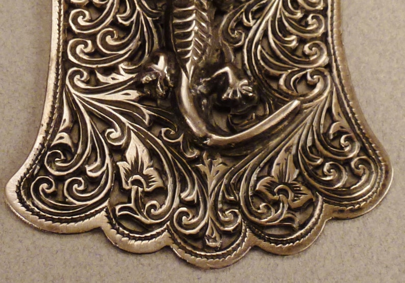 Jewelry LIZARD Gecko, Salamander Pendant, Foliate bell, 3in w, 4 Four Inches image 4