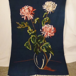 EMBROIDERED textil MUMS mano bordada pared colgante arte popular 45x23 lana azul impresionante